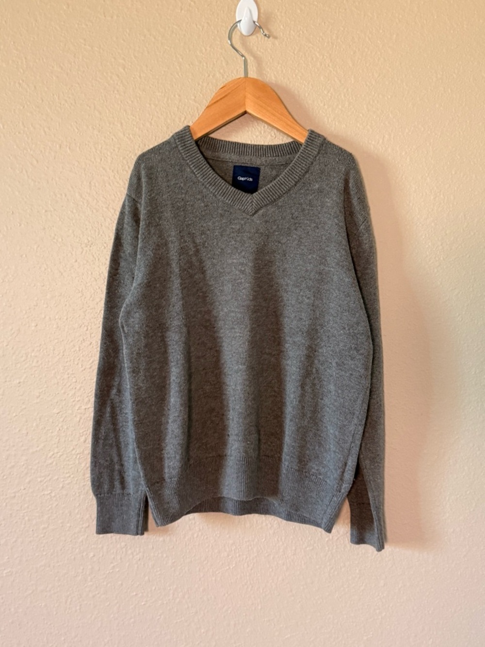 GAP Kids V-Neck Sweater in Gray